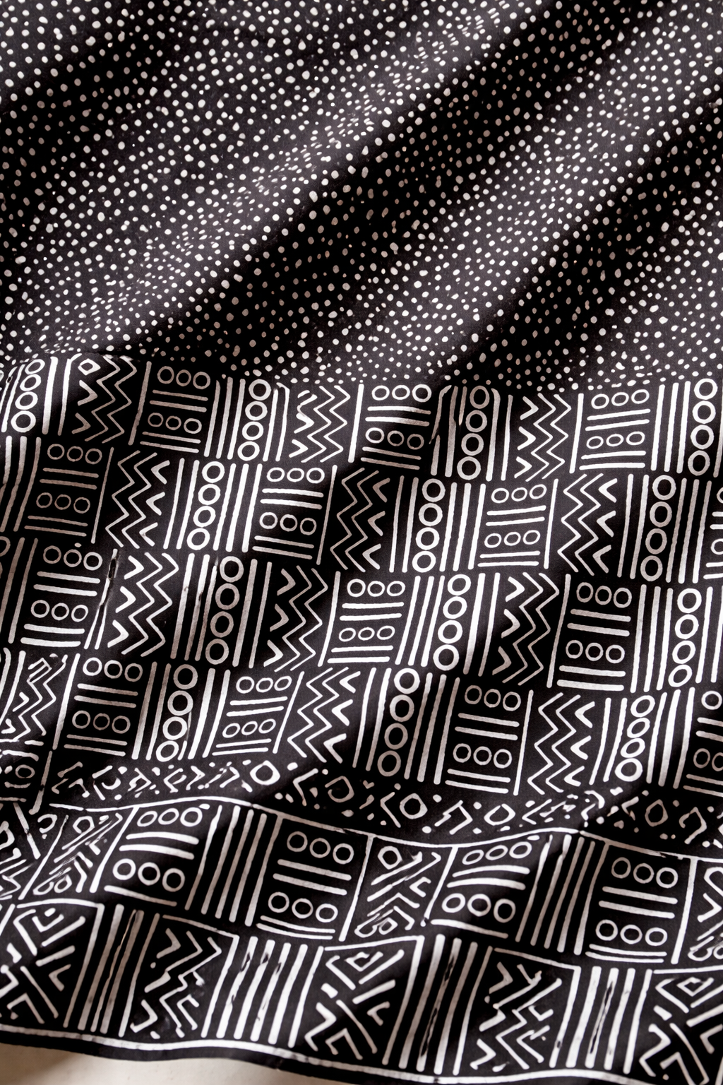 Monochrome Pulse - Satin