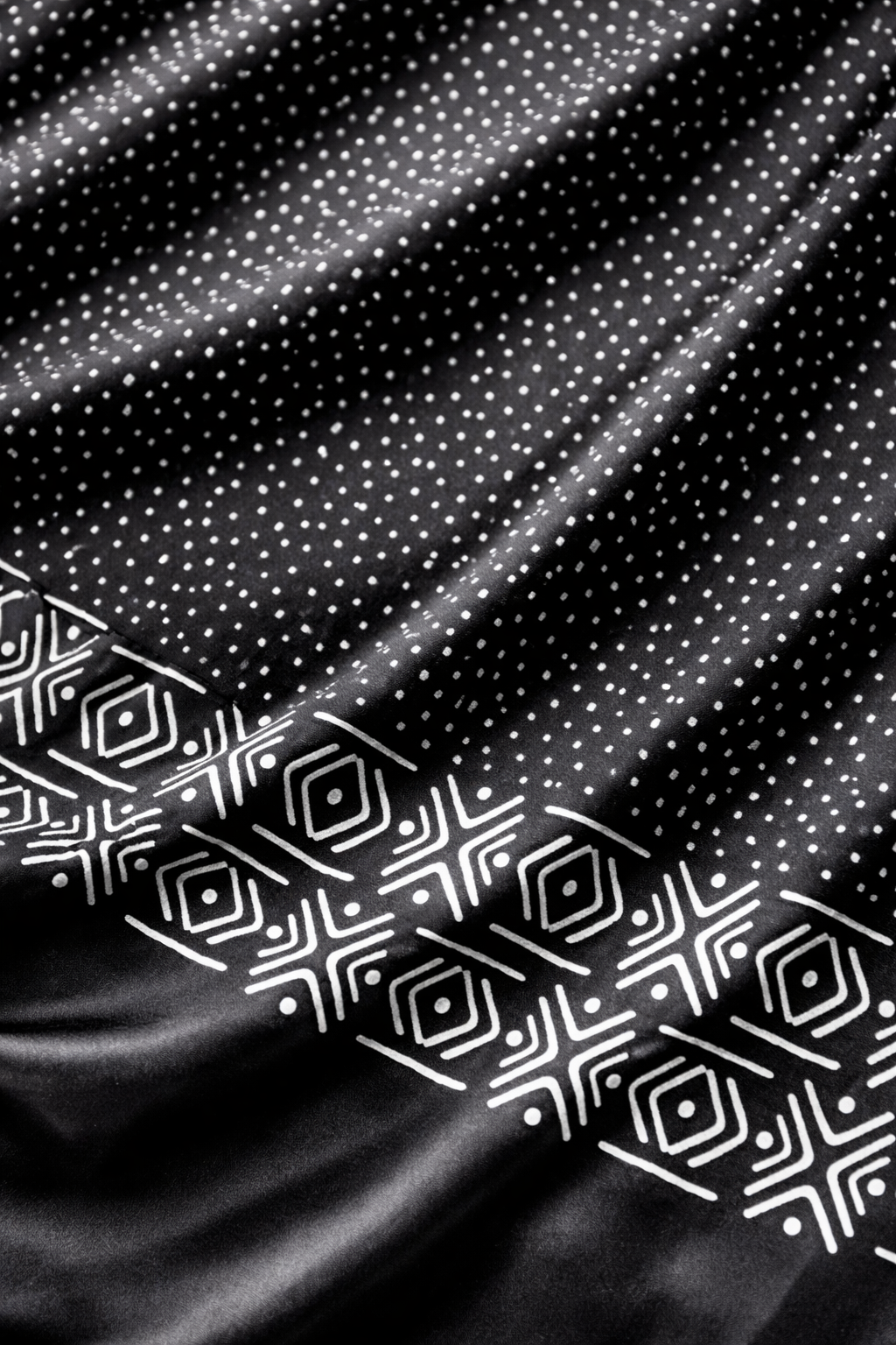 Monochrome Pulse - Satin